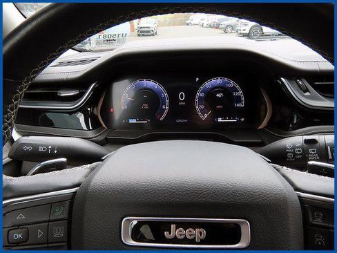 Used 2022 Jeep Grand Cherokee L Limited AWD/4WD image 16
