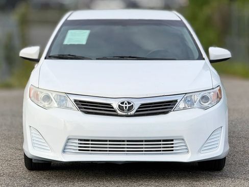 Used 2014 Toyota Camry L image 5