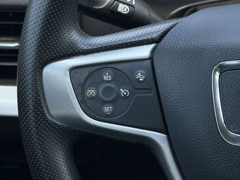 Used 2024 GMC Terrain SLE w/ Driver Convenience Package FWD image 14