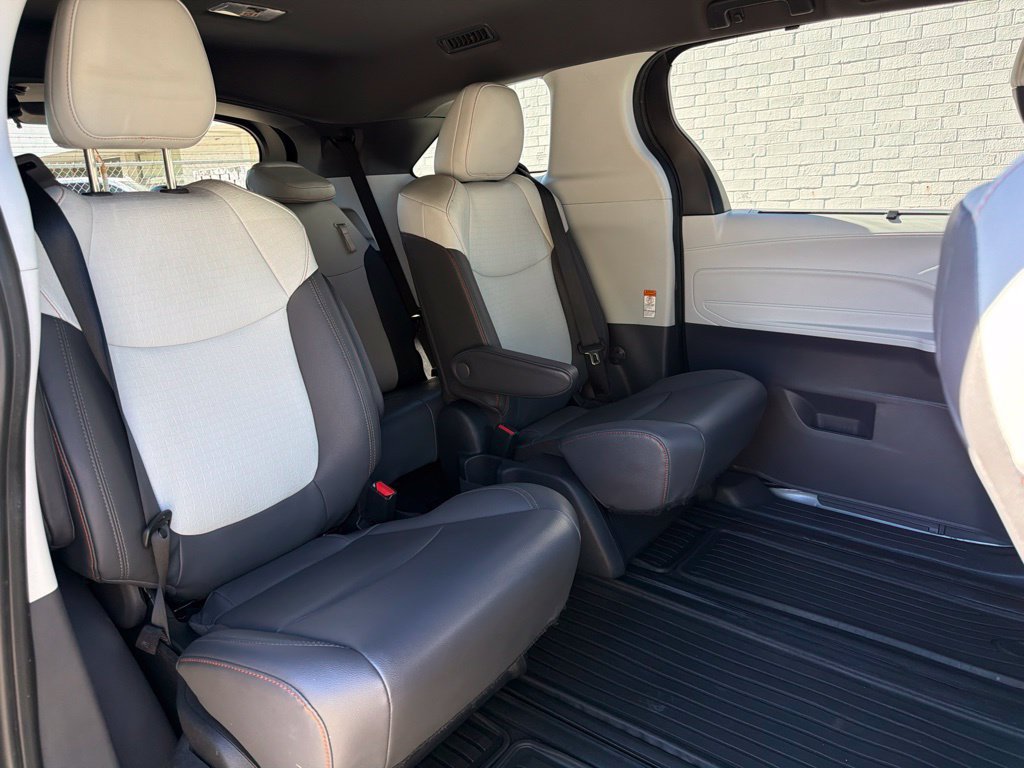 Used 2022 Toyota Sienna XSE AWD/4WD image 11