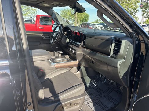 Used 2023 GMC Sierra 1500 SLT w/ SLT Premium Package AWD/4WD image 14