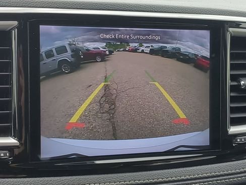 Used 2023 Chrysler Pacifica Touring-L FWD image 28