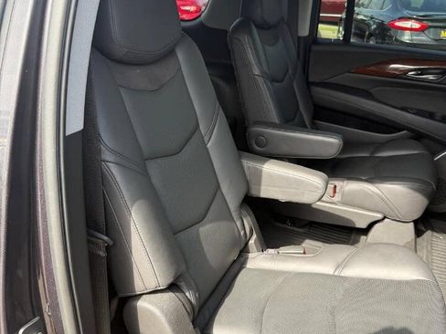 Used 2018 Cadillac Escalade ESV Premium Luxury AWD/4WD image 28