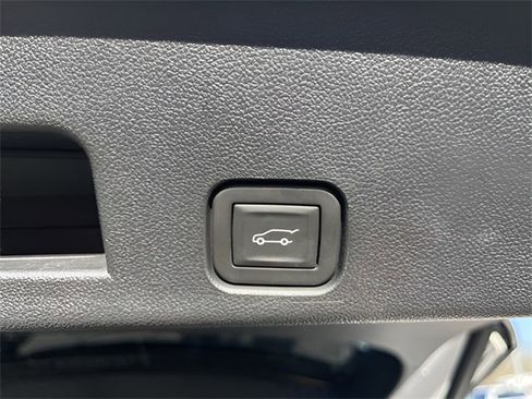 Used 2025 Buick Enclave Preferred image 9