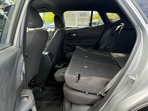 Used 2024 Chevrolet Trax RS w/ Driver Confidence Package FWD image 30