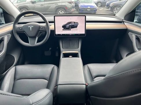 Used 2024 Tesla Model Y Long Range AWD/4WD image 10
