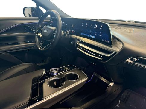 Used 2024 Cadillac Lyriq Sport image 17