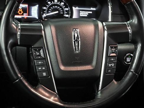 Used 2015 Lincoln Navigator 2WD image 13