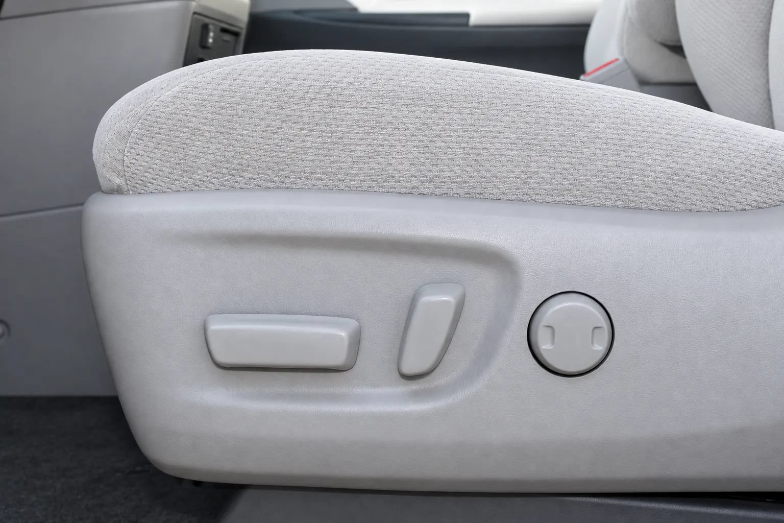 Used 2018 Toyota Sienna LE w/ Carpet Mat Package FWD image 12