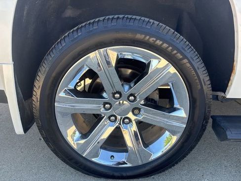 Used 2019 GMC Yukon XL Denali w/ Denali Ultimate Package AWD/4WD image 9