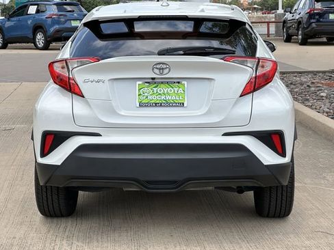 Used 2018 Toyota C-HR XLE FWD image 4