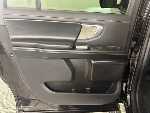 Used 2025 Ford Expedition Max Platinum AWD/4WD image 23