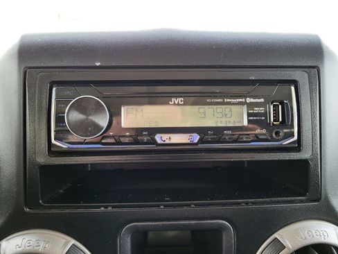 Used 2013 Jeep Wrangler Unlimited Sport image 12