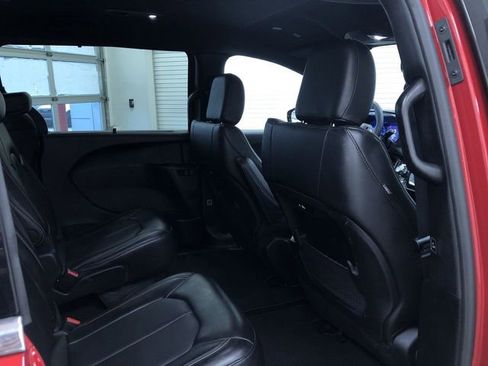 Used 2025 Chrysler Pacifica Select image 23