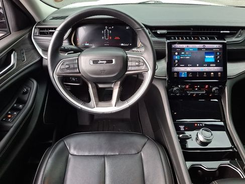 Used 2022 Jeep Grand Cherokee L Limited w/ MOPAR Finishing Package AWD/4WD image 11