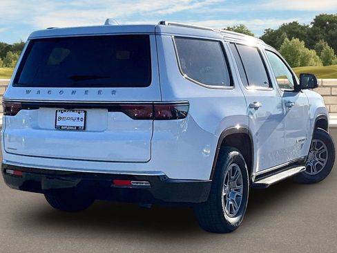Used 2023 Jeep Wagoneer 4WD w/ HD Trailer Tow Package image 9