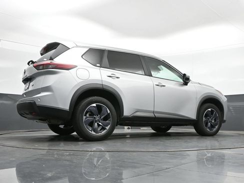Used 2024 Nissan Rogue SV FWD image 41