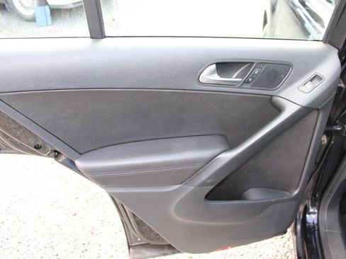 Used 2017 Volkswagen Tiguan S image 22