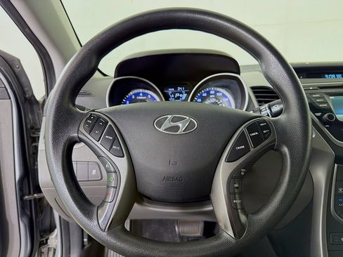Used 2014 Hyundai Elantra SE w/ Option Group 02 FWD image 13