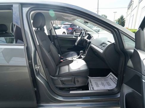 Used 2019 Volkswagen e-Golf SEL Premium image 20