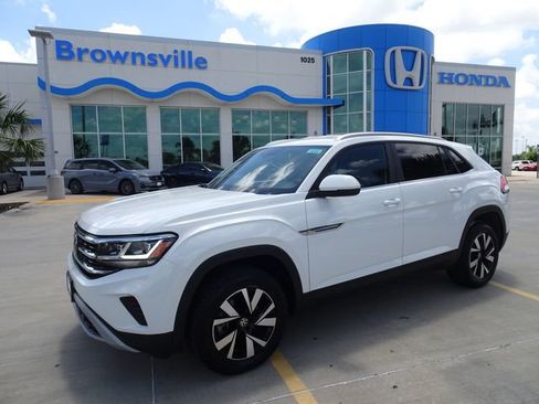 Used 2023 Volkswagen Atlas Cross Sport SE FWD image 1