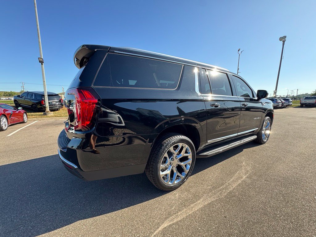Used 2024 GMC Yukon XL SLT AWD/4WD image 5