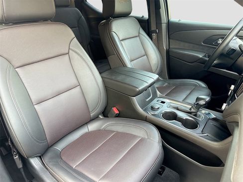 Used 2023 Chevrolet Traverse High Country image 31