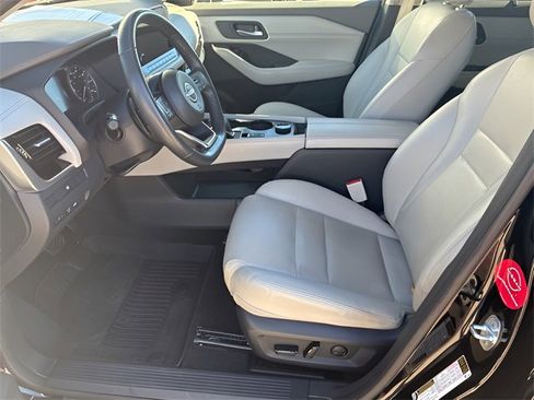 Used 2023 Nissan Rogue SL w/ SL Premium Package image 18