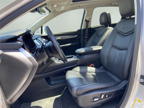 Used 2019 Cadillac XT5 Luxury w/ LPO, Black Ice Package image 10