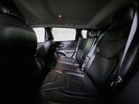Used 2019 Jeep Cherokee Limited FWD image 26