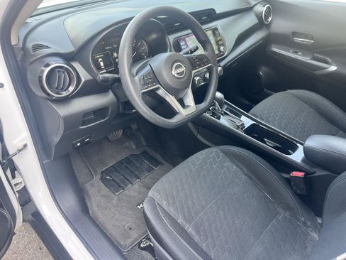 Used 2024 Nissan Kicks SV FWD image 10
