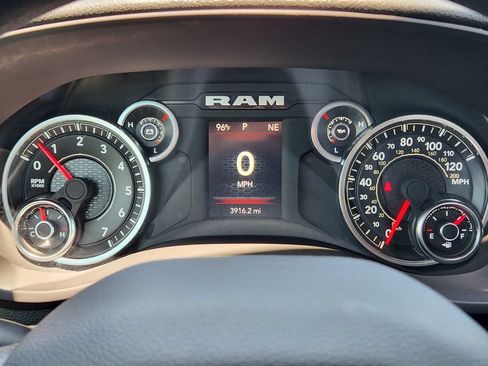 Used 2024 RAM 2500 Tradesman w/ Chrome Appearance Group AWD/4WD image 16