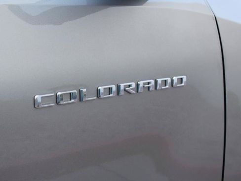 Used 2025 Chevrolet Colorado LT w/ LT Convenience Package RWD image 9