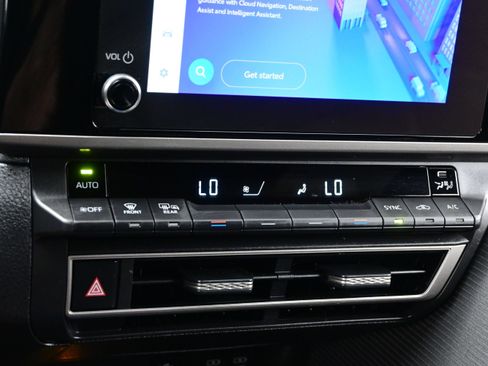 Used 2025 Toyota Camry SE w/ Convenience Package FWD image 20