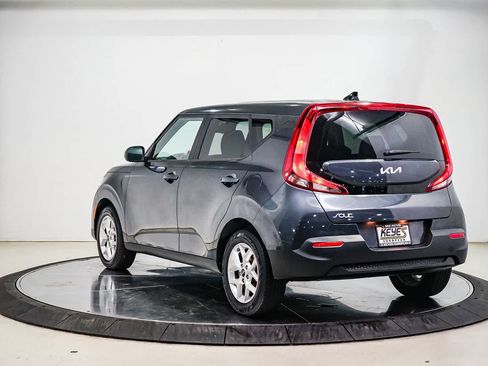 Used 2022 Kia Soul LX w/ Technology Package FWD image 2