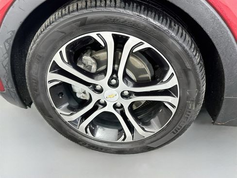 Used 2017 Chevrolet Bolt Premier w/ Driver Confidence II Package FWD image 29