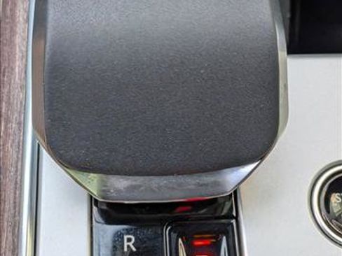 Used 2025 Land Rover Range Rover SE AWD/4WD image 15