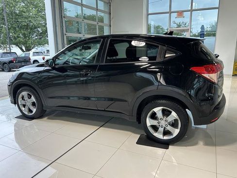 Used 2017 Honda HR-V EX image 11