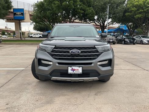Used 2023 Ford Explorer XLT w/ Equipment Group 202A RWD image 3