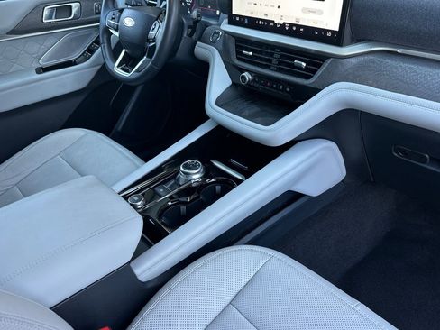 Used 2025 Ford Explorer Platinum w/ Ultimate Package image 14