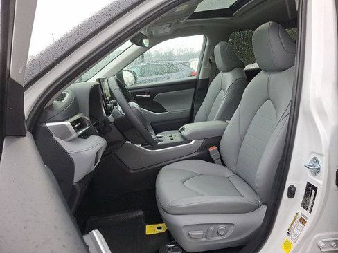 Certified 2026 Toyota Highlander XLE AWD/4WD image 13