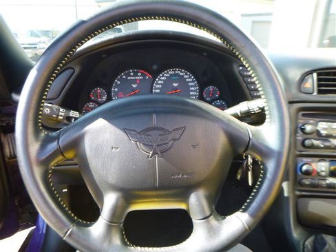 Used 1998 Chevrolet Corvette Convertible w/ Memory Pkg RWD image 17