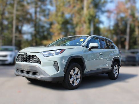 Used 2022 Toyota RAV4 XLE image 3