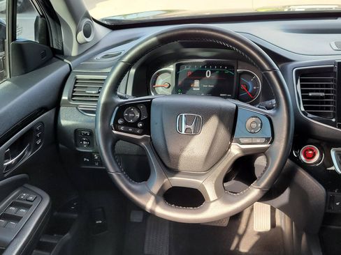 Used 2020 Honda Pilot Touring image 6