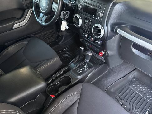 Used 2013 Jeep Wrangler Unlimited Sahara w/ Connectivity Group AWD/4WD image 18