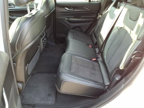 Used 2023 Jeep Grand Cherokee Limited w/ Luxury Tech Group II image 19