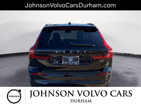 Used 2023 Volvo XC60 B5 Core w/ Climate Package image 4