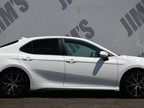 Used 2024 Toyota Camry SE w/ Blackout Package (TMS) FWD image 4