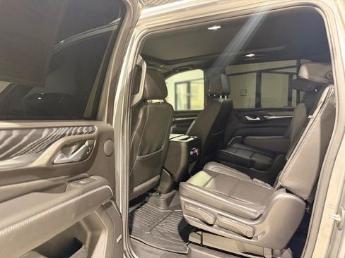 Used 2022 GMC Yukon XL Denali RWD image 12