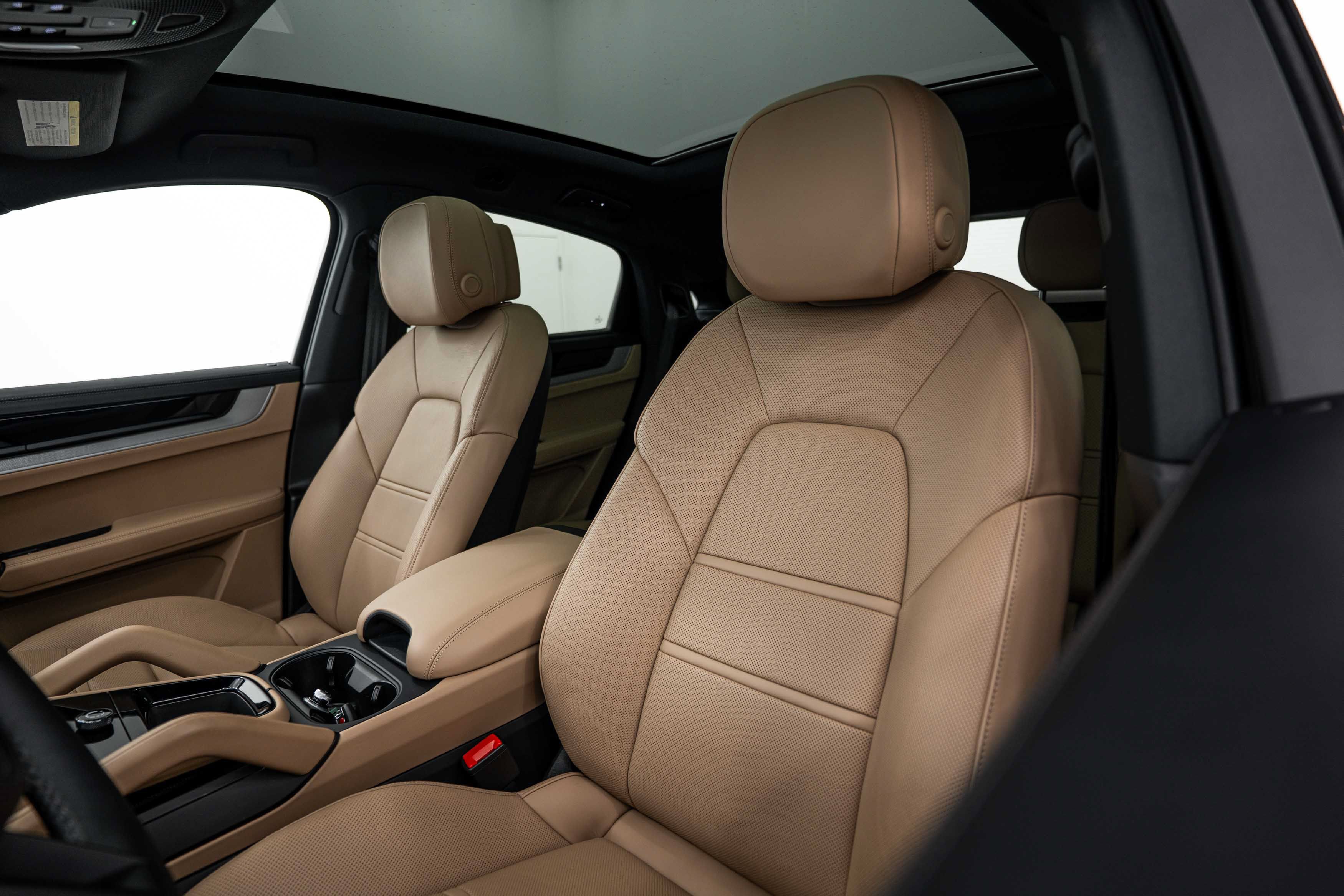 Certified 2024 Porsche Cayenne Coupe AWD/4WD image 22